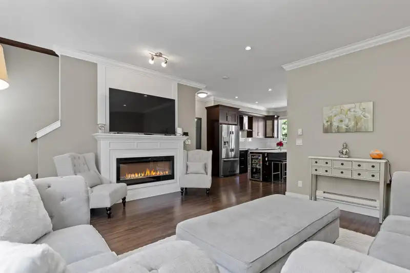 14 14285 64 AVENUE - photo 3 of 27