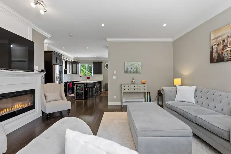 14 14285 64 AVENUE - photo 4 of 27