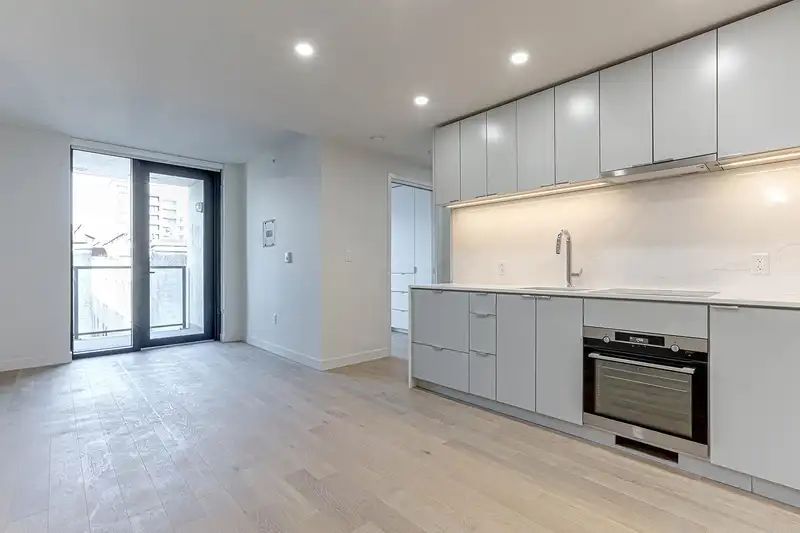 503 239 KEEFER STREET - photo 1 of 17