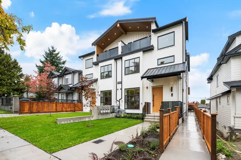4 3065 CHARLES STREET - photo 1 of 34