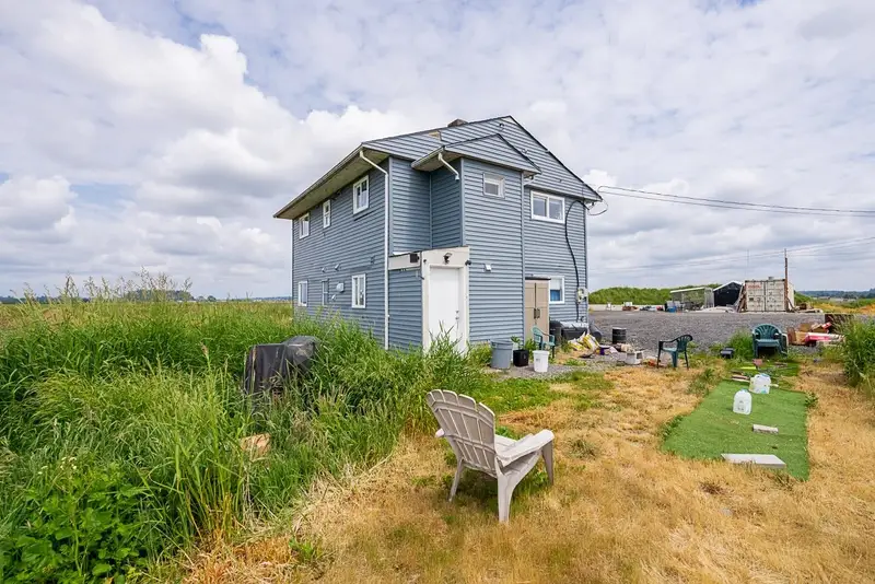 17027 40 AVENUE - photo 2 of 24