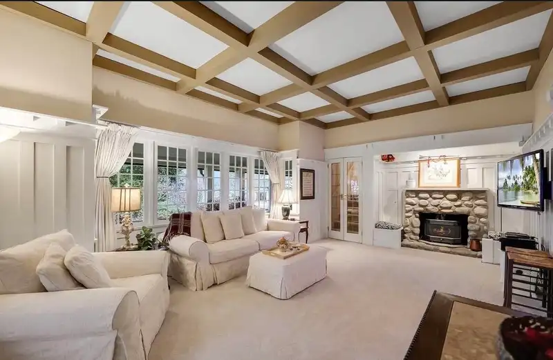 1509 MAHON AVENUE - photo 1 of 33