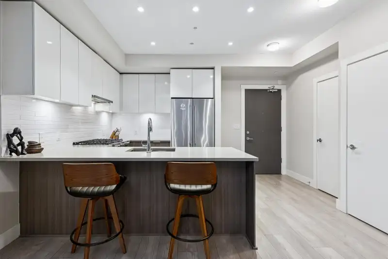202 3588 SAWMILL CRESCENT - photo 3 of 33