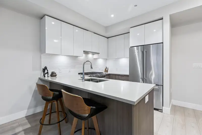 202 3588 SAWMILL CRESCENT - photo 4 of 33