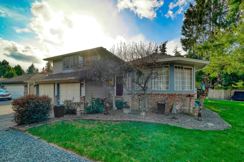 4223 200A STREET - photo 2 of 25