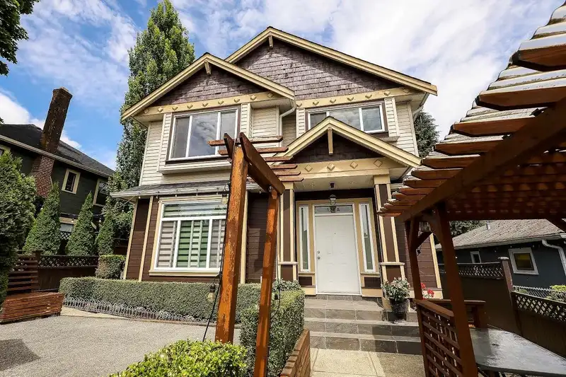121A DEBECK STREET - photo 1 of 28