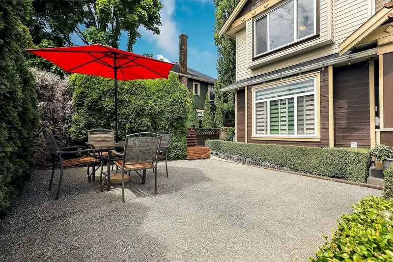 121A DEBECK STREET - photo 4 of 28