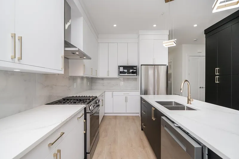 20535 74B AVENUE - photo 4 of 25