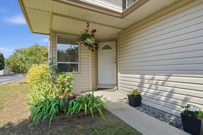34 12268 189A STREET - photo 2 of 32