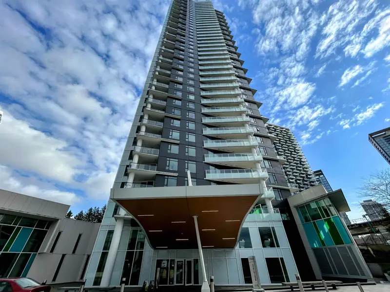 2609 9887 WHALLEY BOULEVARD - photo 2 of 25