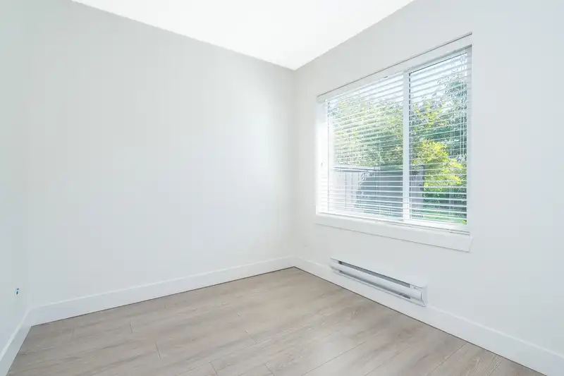 9 16433 19 AVENUE - photo 3 of 35