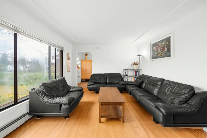 1371 DUTHIE AVENUE - photo 3 of 25