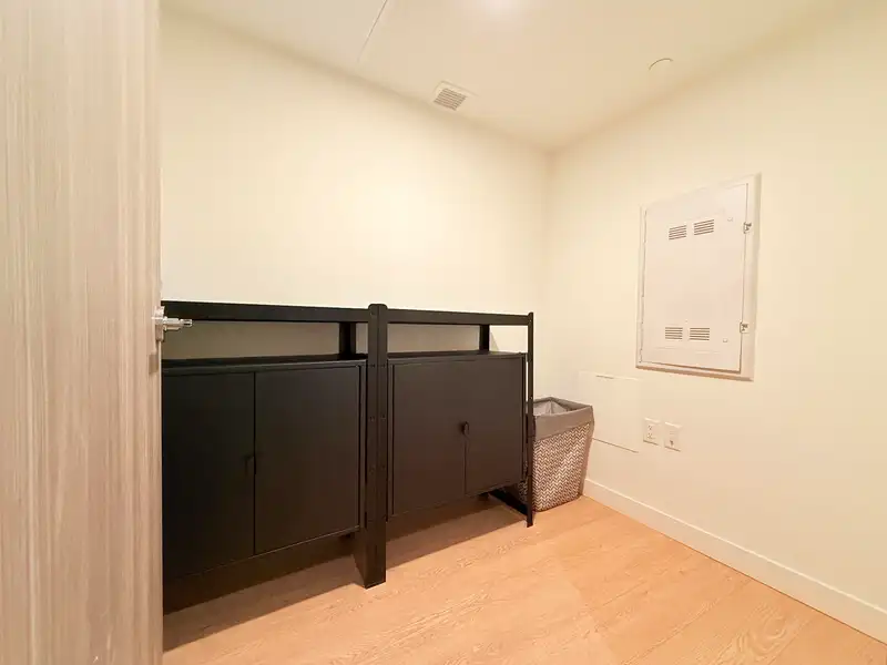 1712 89 NELSON STREET - photo 3 of 30