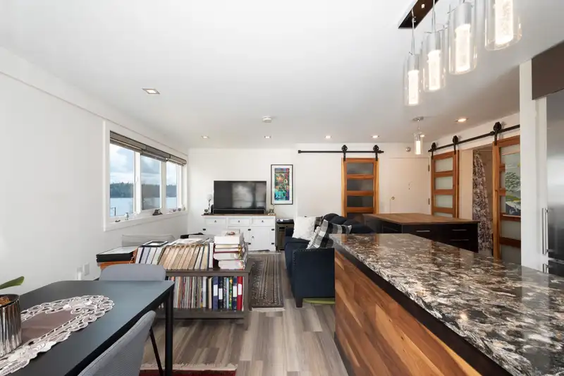 303 1845 BELLEVUE AVENUE - photo 2 of 24