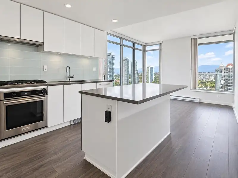 2806 2388 MADISON AVENUE - photo 2 of 13