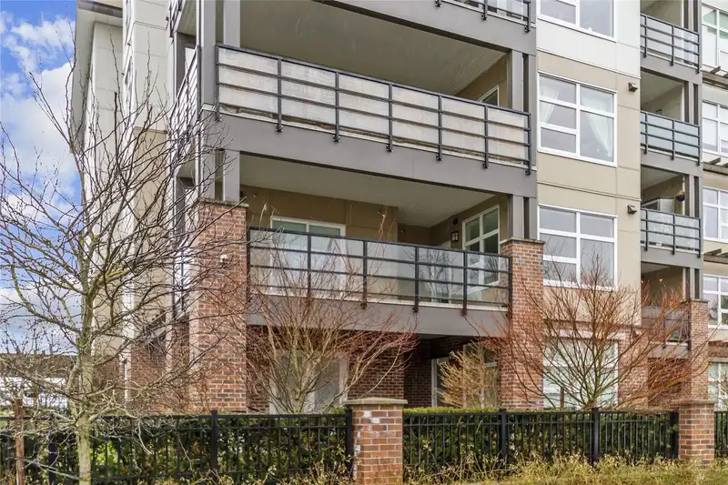 207 22577 ROYAL CRESCENT - photo 2 of 24