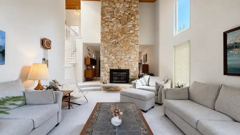 11715 CHATEAU WYND - photo 3 of 34