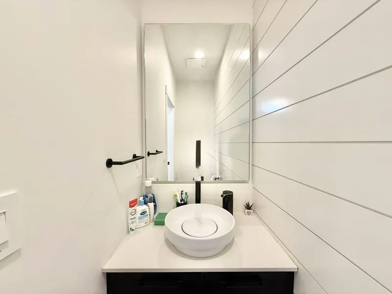 19682 75A AVENUE - photo 2 of 25