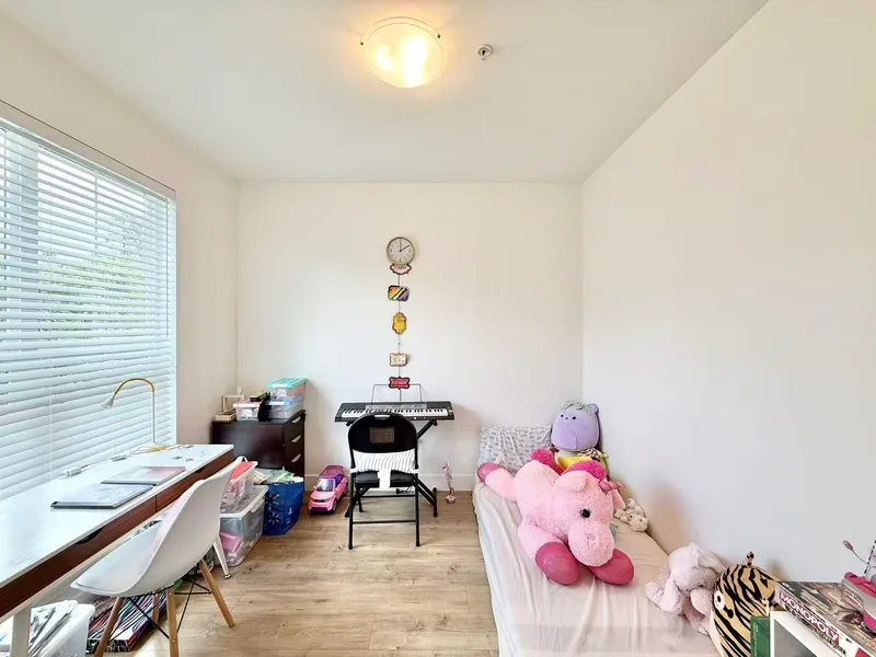 19682 75A AVENUE - photo 3 of 25