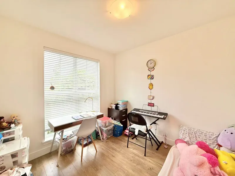 19682 75A AVENUE - photo 4 of 25