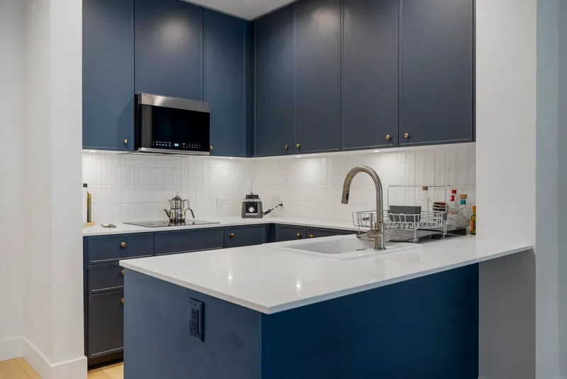 110 708 EDGAR AVENUE - photo 3 of 23