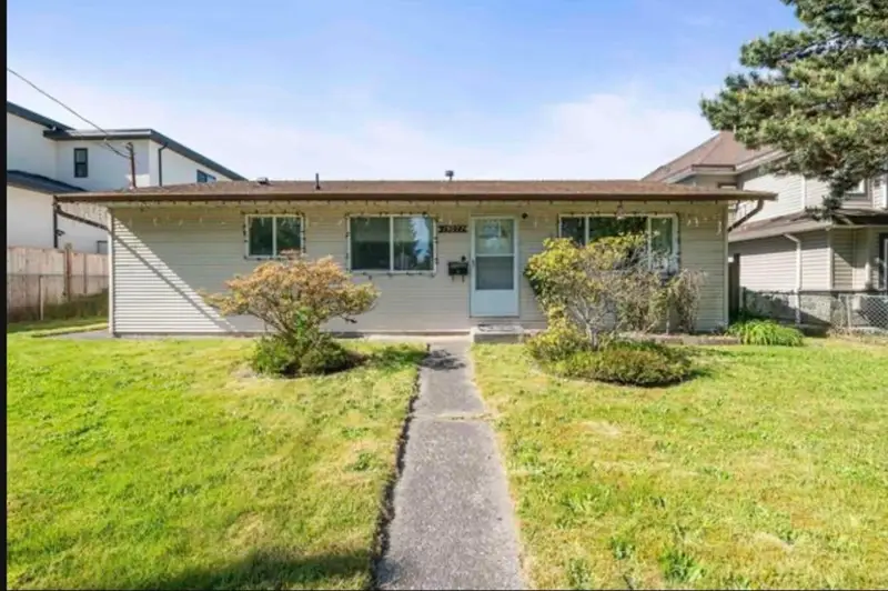 13077 72 AVENUE - photo 1 of 1