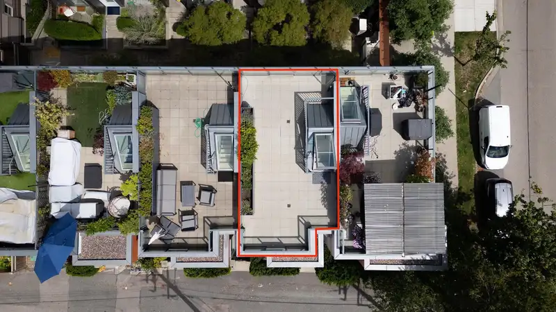 637 VICTORIA DRIVE - photo 1 of 38