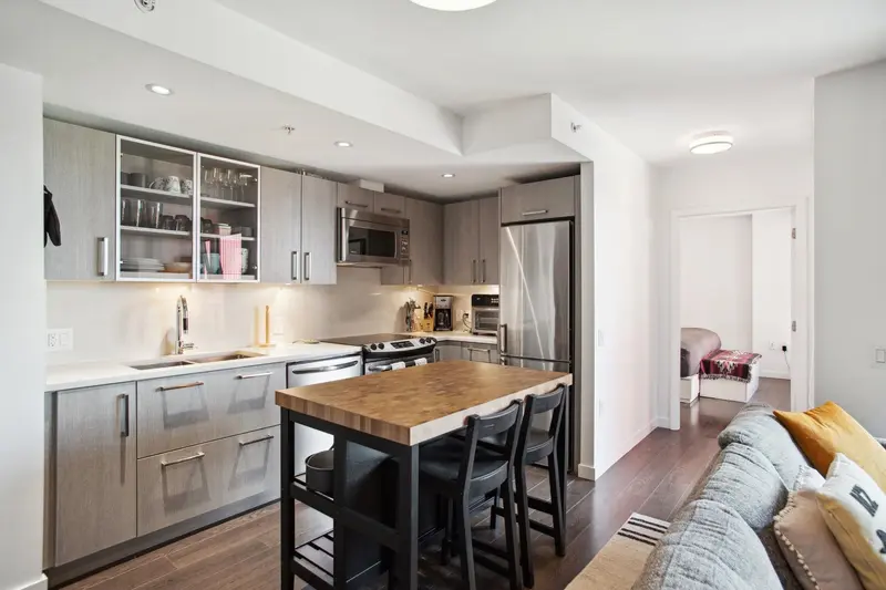 501 983 E HASTINGS STREET - photo 3 of 16