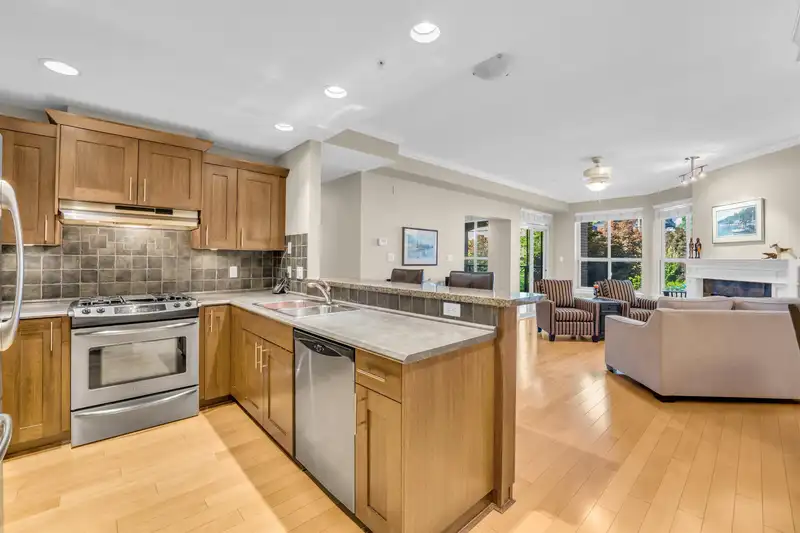 203 1787 154TH STREET - photo 2 of 26