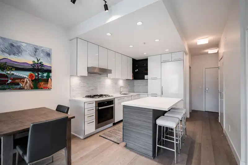 312 1628 W 4TH AVENUE - photo 1 of 33