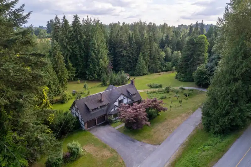 33746 DLUGOSH AVENUE - photo 1 of 40