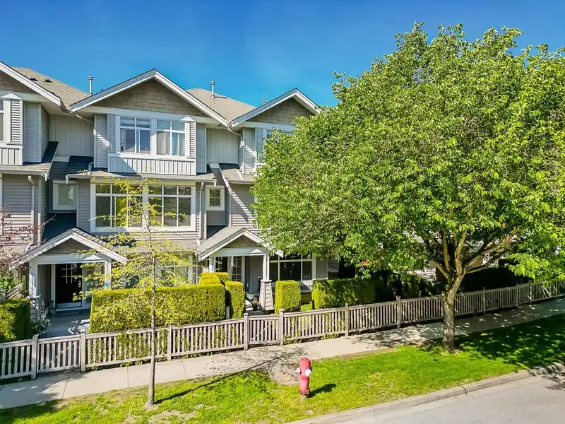 51 19330 69 AVENUE - photo 1 of 29