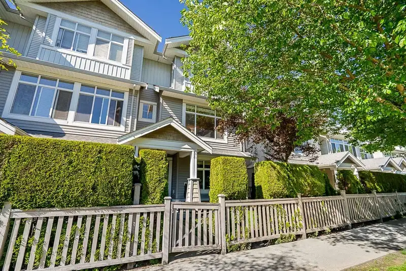 51 19330 69 AVENUE - photo 2 of 29