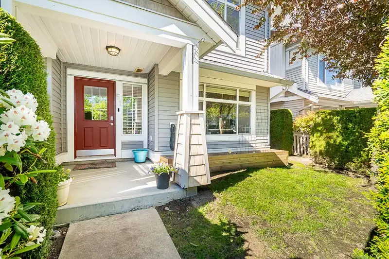 51 19330 69 AVENUE - photo 3 of 29