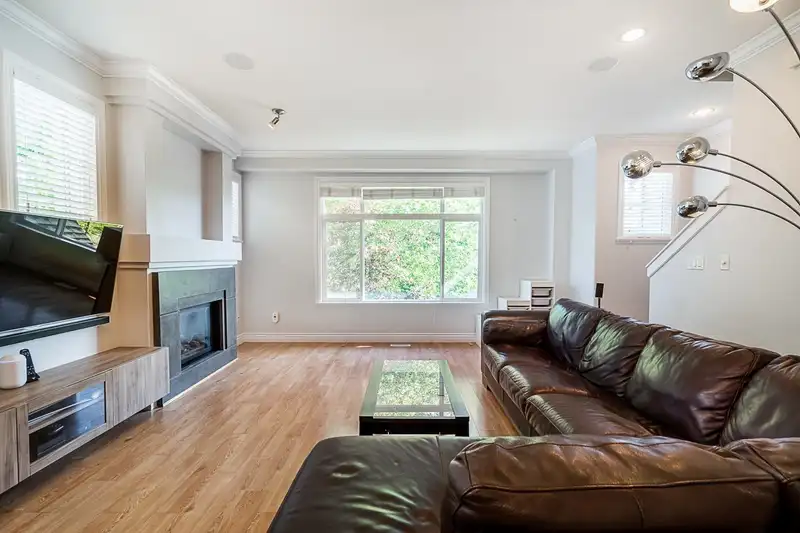 51 19330 69 AVENUE - photo 4 of 29