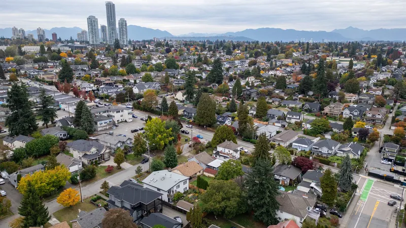 2006 HAMILTON STREET - photo 4 of 25