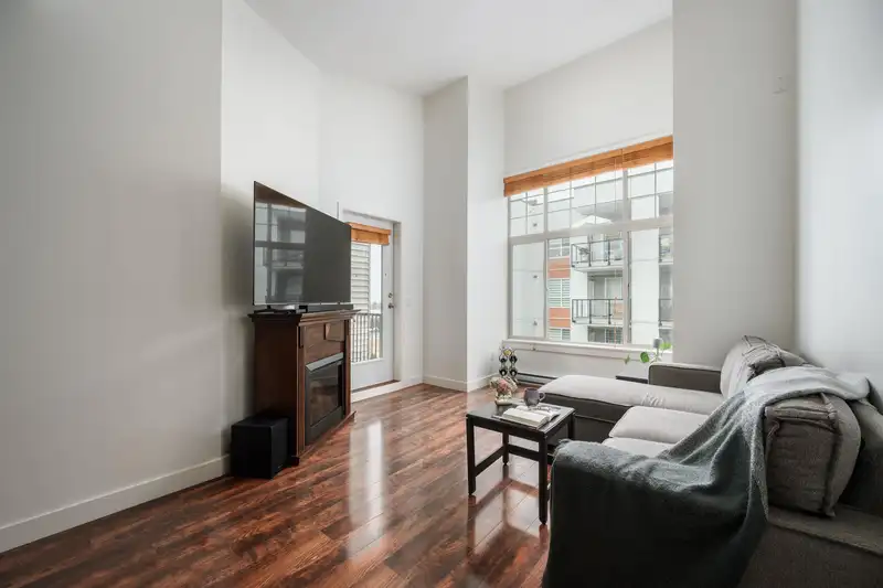 414 11887 BURNETT STREET - photo 3 of 25