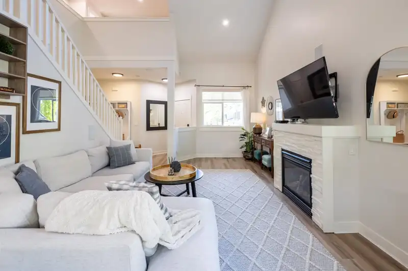 32 15237 36 AVENUE - photo 3 of 40