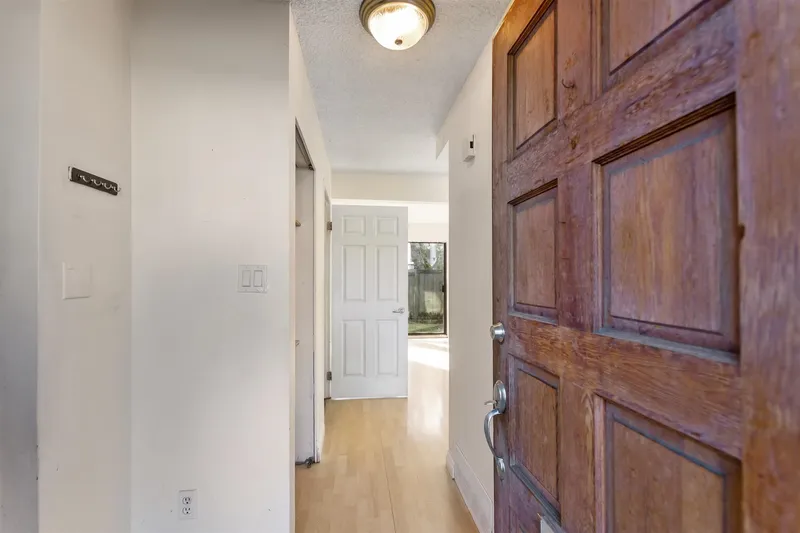 80 2905 NORMAN AVENUE - photo 3 of 20