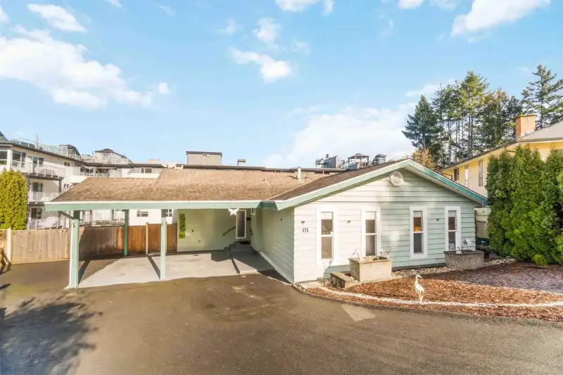171 EDWARD CRESCENT - photo 1 of 32