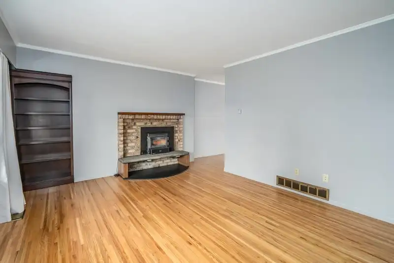 1325 PAULA PLACE - photo 4 of 33
