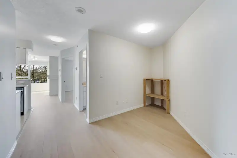 309 5639 HAMPTON PLACE - photo 3 of 40