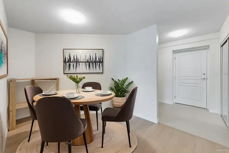 309 5639 HAMPTON PLACE - photo 4 of 40