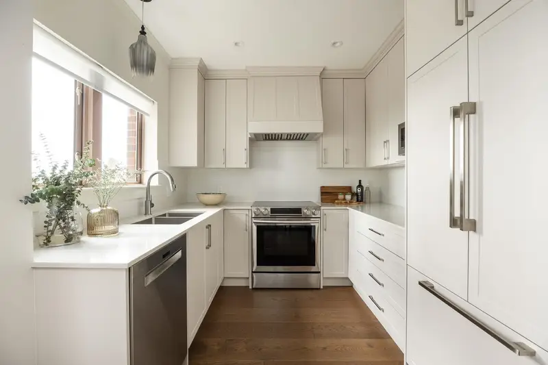 308 2271 BELLEVUE AVENUE - photo 2 of 25