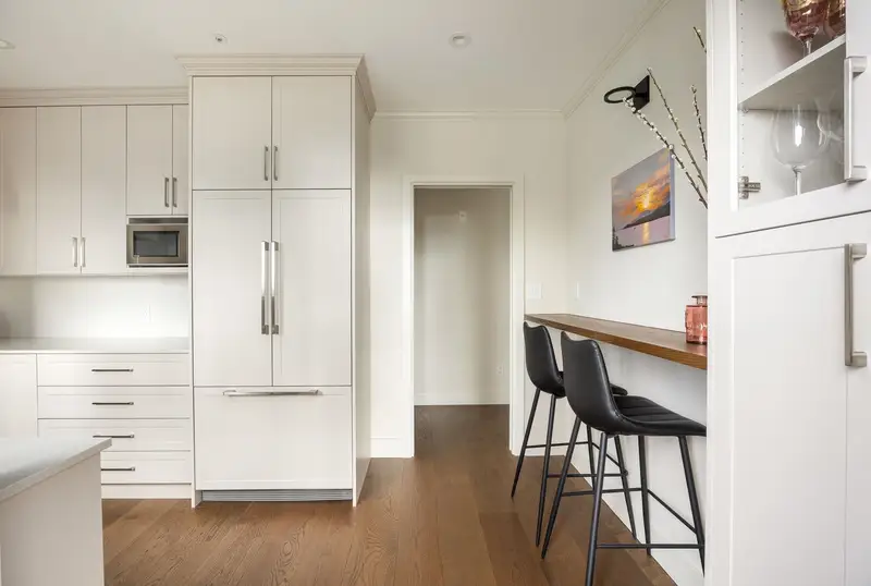 308 2271 BELLEVUE AVENUE - photo 3 of 25