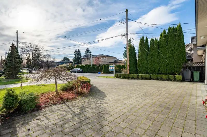 8020 ALANMORE PLACE - photo 4 of 36