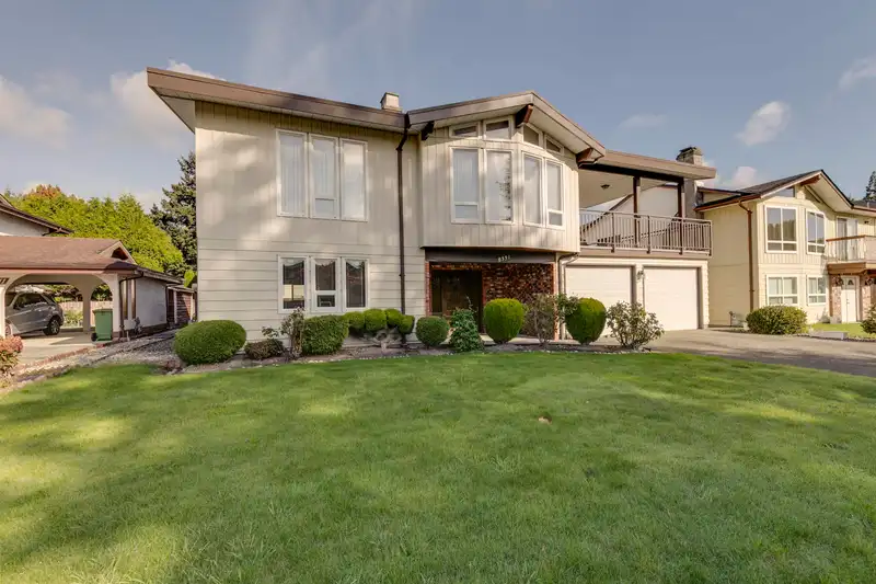 8331 DEMOREST PLACE - photo 3 of 37