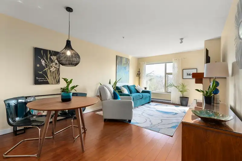 404 625 PARK CRESCENT - photo 1 of 27