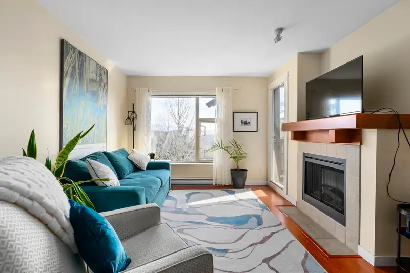 404 625 PARK CRESCENT - photo 2 of 27