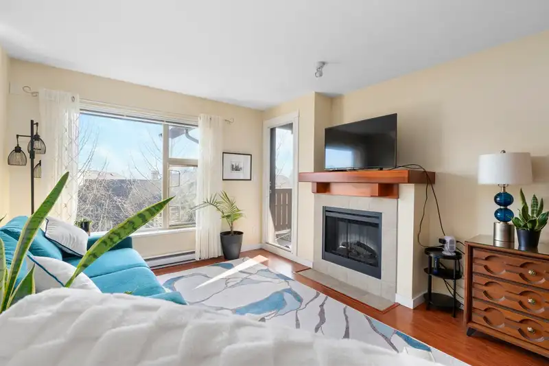 404 625 PARK CRESCENT - photo 3 of 27